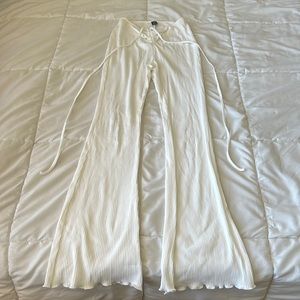white flare pants from shein. Size xs/US 2